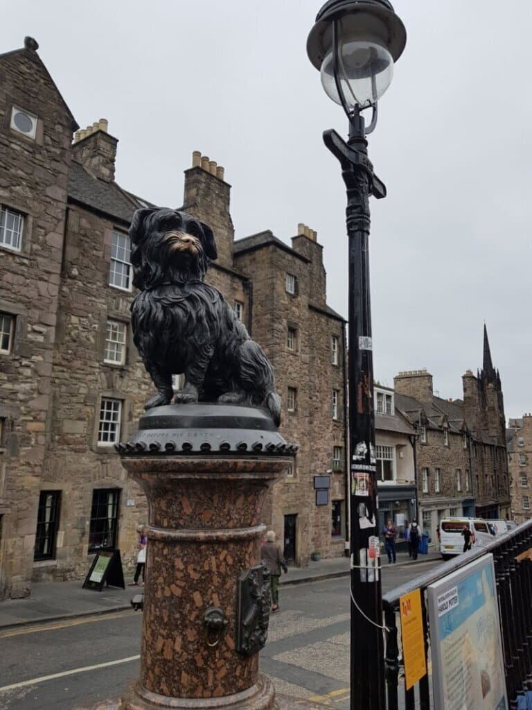 Estatua de bobby en Edimburgo