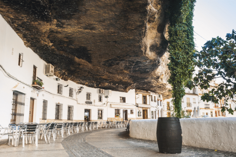 Setenil de las Bodegas, el pueblo de España construido bajo las rocas